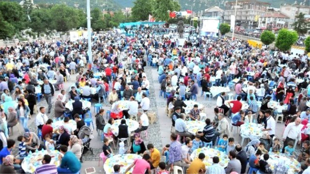 Akşehir\'de 731 Yıl Sonra Nasreddin Hoca ile İftar Coşkusu