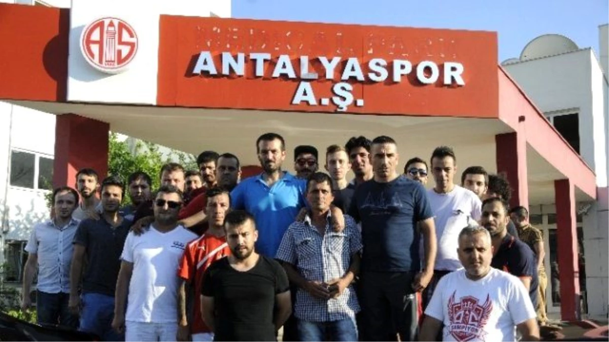 Antalyaspor Taraftarından Gencer\'e Destek