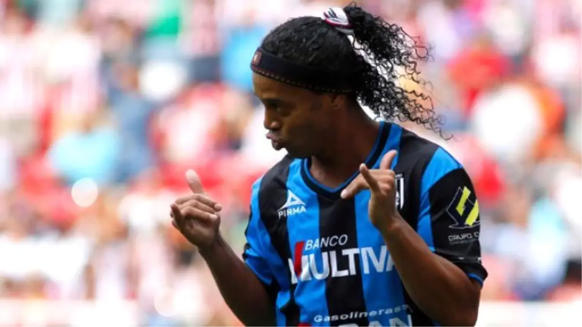 Antalyaspor\'un Ronaldinho Transferi Askıya Alındı