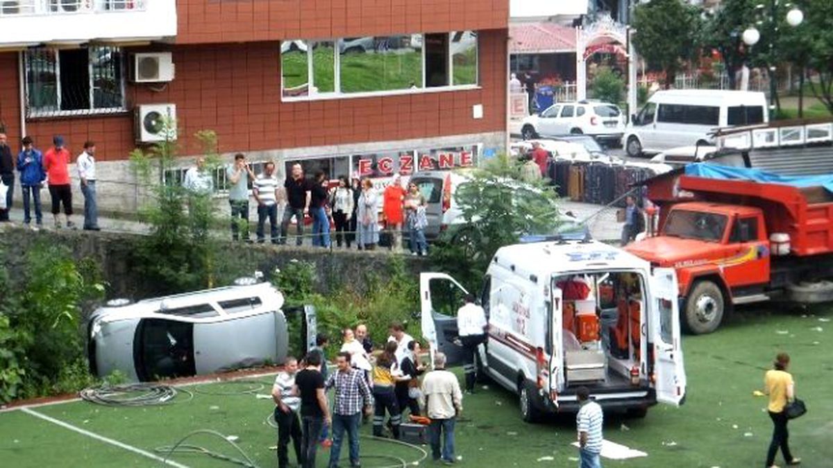 Aracıyla Otoparka Düştü