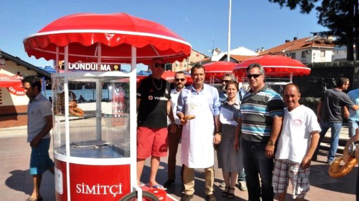 Ayvalık Belediyesi Simit Arabalarına Standart Getirdi