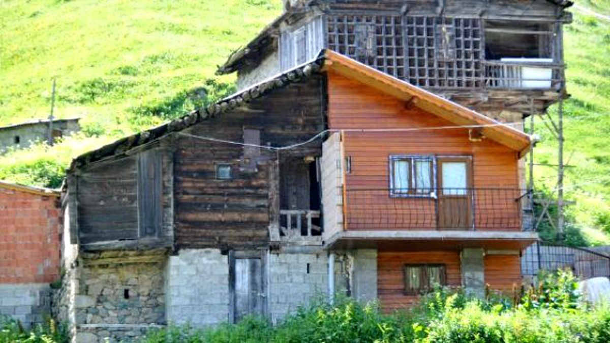 Baba Mirası Evi Motorlu Testere ile İkiye Böldüler