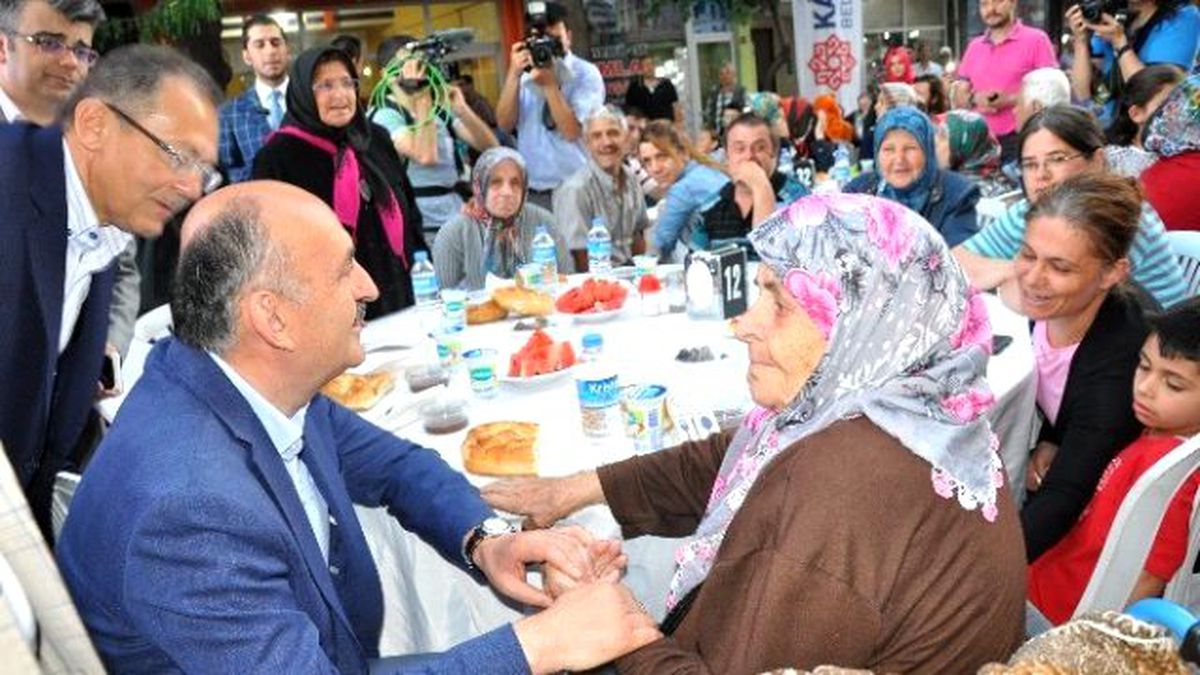 Bakan Müezzinoğlu Sokak İftarına Katıldı