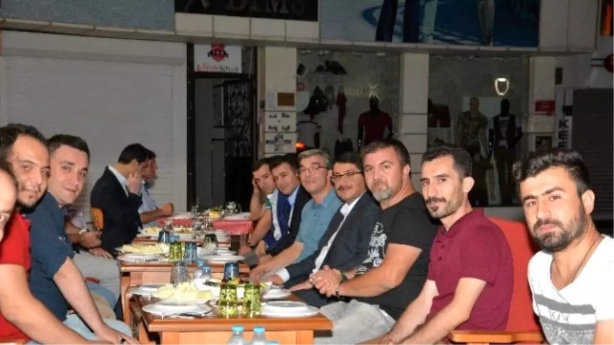 Başkan Çelik Esnafın Sahur Davetini Geri Çevirmedi