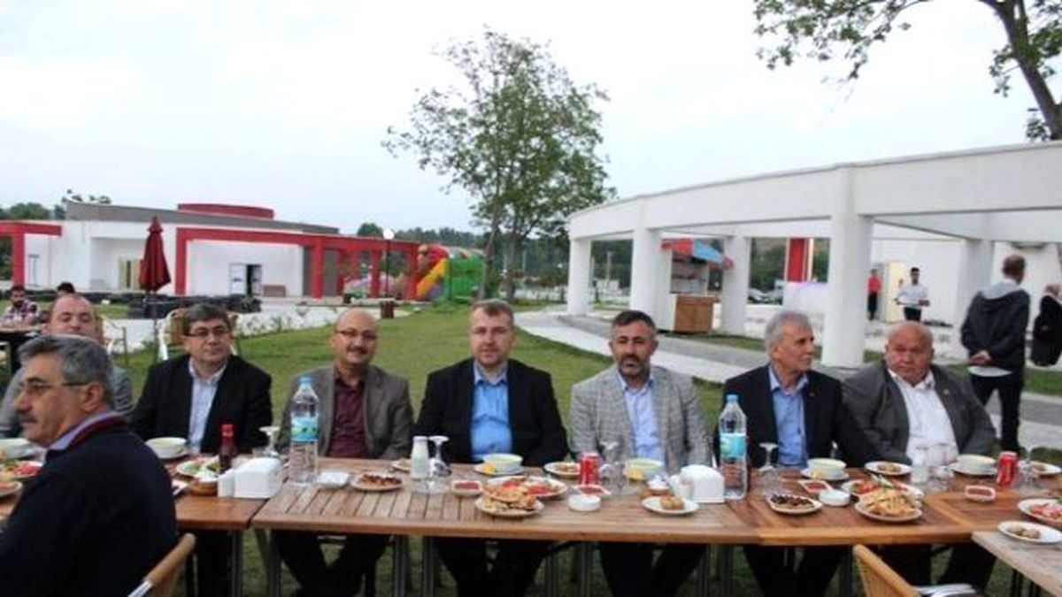 Bilecik İl Genel Meclis Başkanı Yıldırım Muhtarlarla İftarda Buluştu