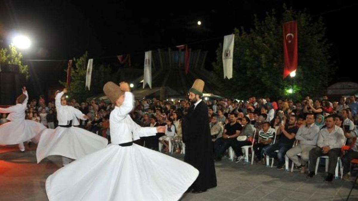 Çan\'da Sema Gösterisi İzleyenleri Mest Etti