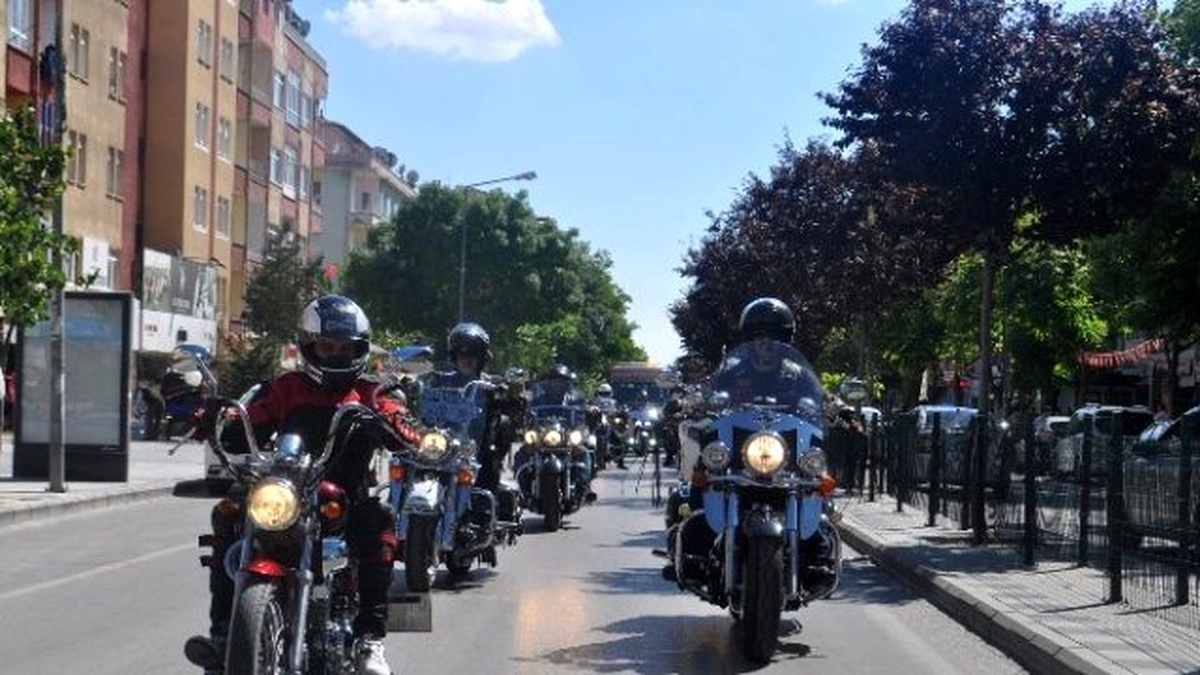 Chopper Motosiklet Kulübü Üyeleri Niğde\'de Tur Attı