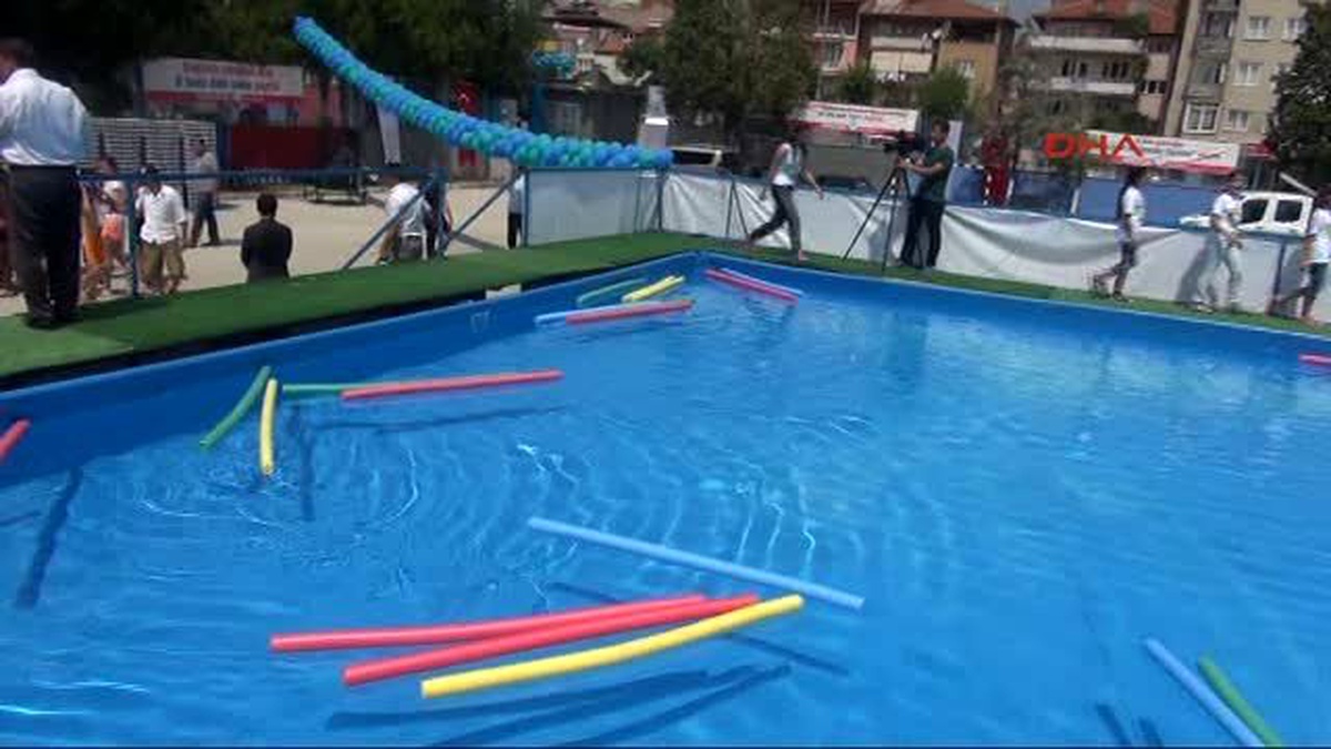 Denizli Hem Serinliyor, Hem de Yüzmeyi Öğreniyorlar