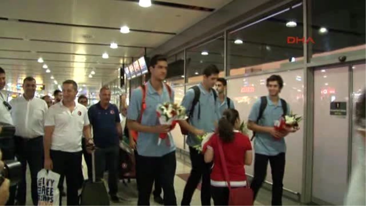 Dünya Üçüncüsü U19 Milli Basketbol Takımı Yurda Döndü
