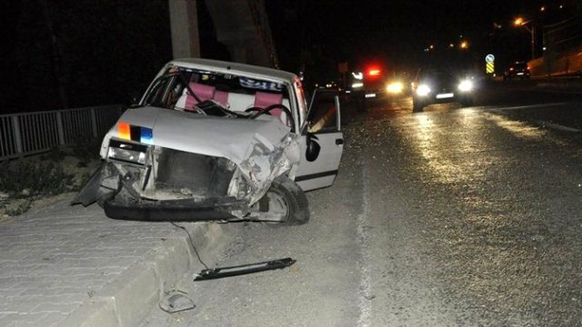 Gürün\'de Trafik Kazası: 3 Yaralı