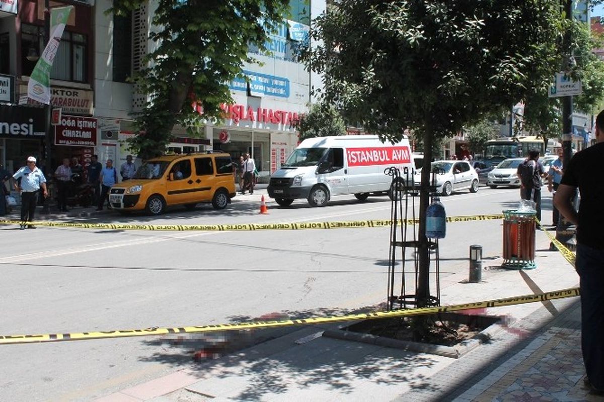 Husumetli Olduğu Kişiyi Bıçakladı