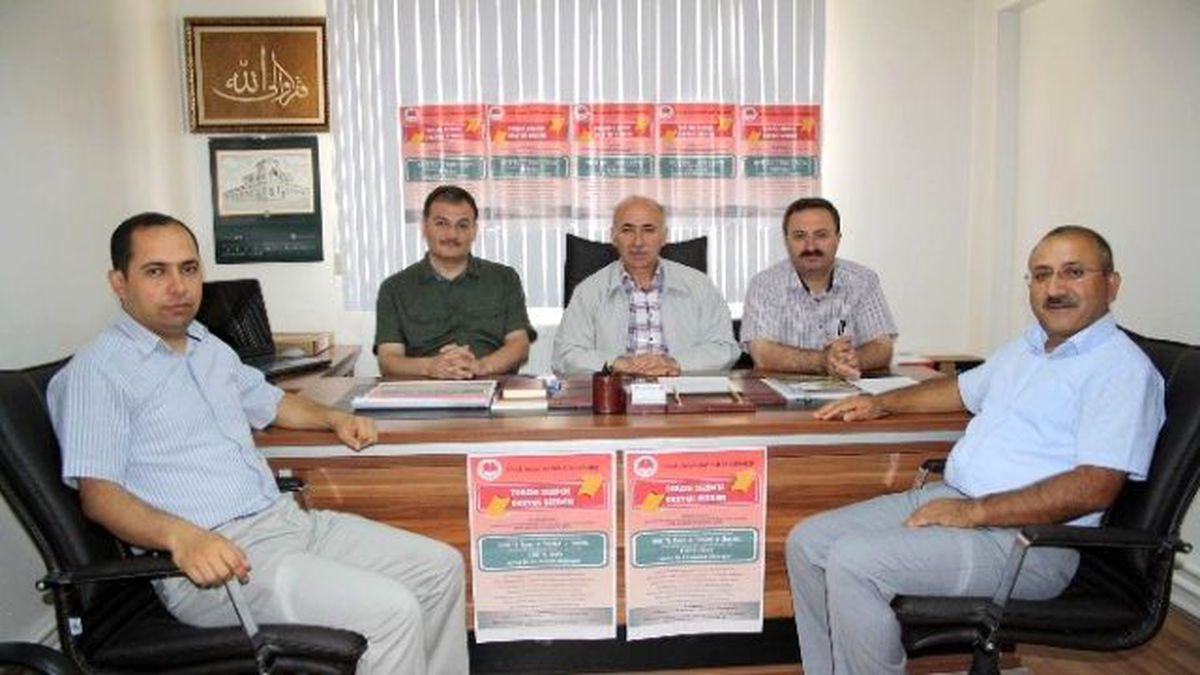 İmam Hatipliler Derneği\'nden Öğrencilere Burs Desteği