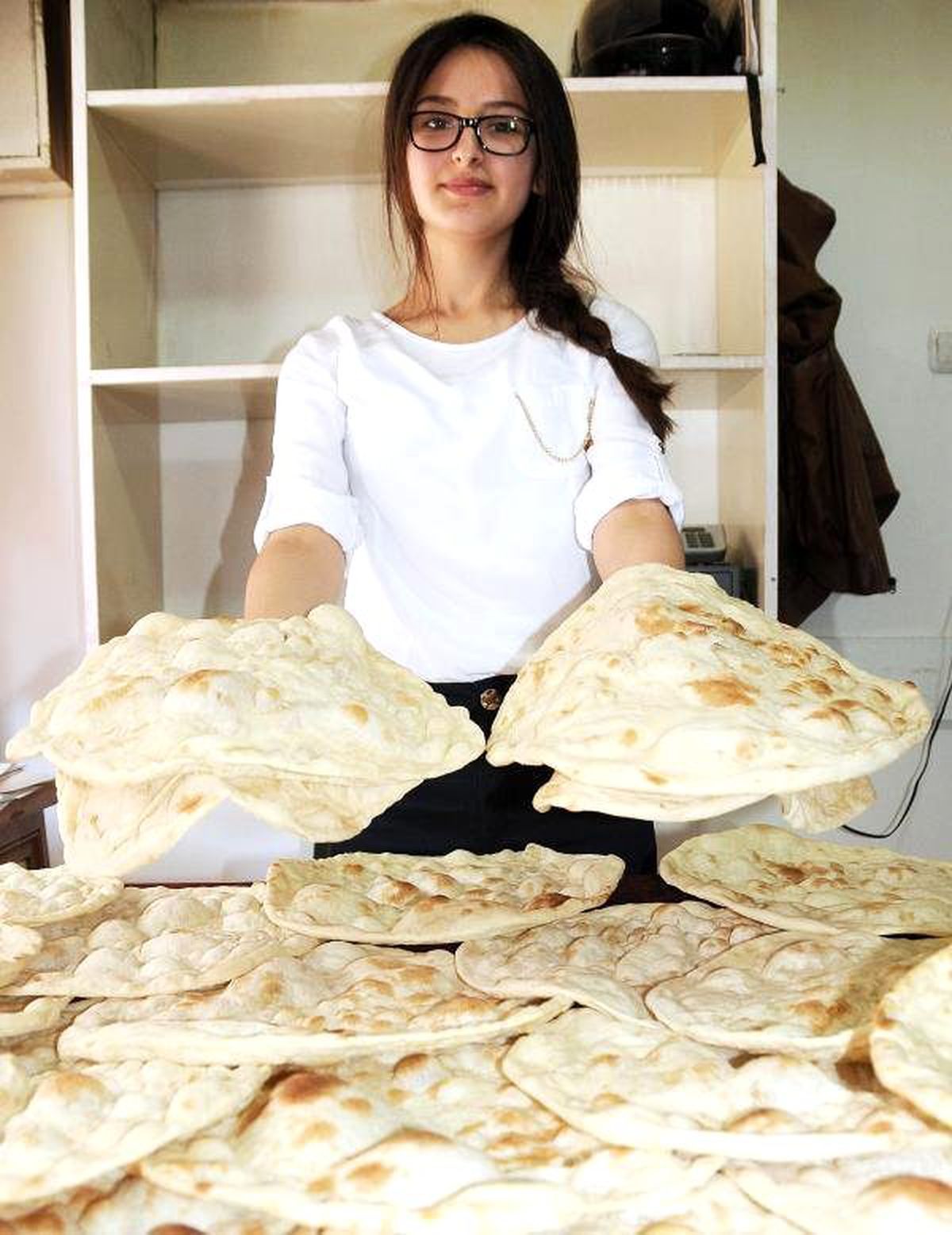 Iraklı Mülteciler Geçimlerini Tandır Ekmeği ile Sağlıyor