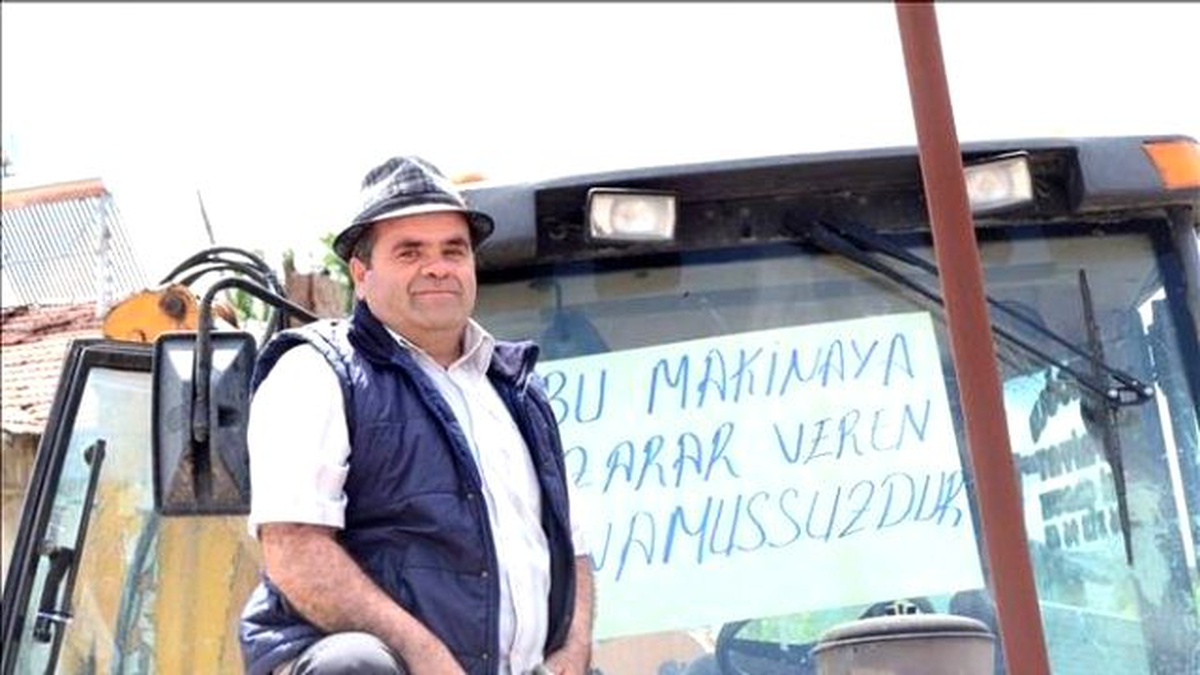 İş Makinesine \'Bu Makineye Zarar Veren Namussuzdur\' Yazısı Astı