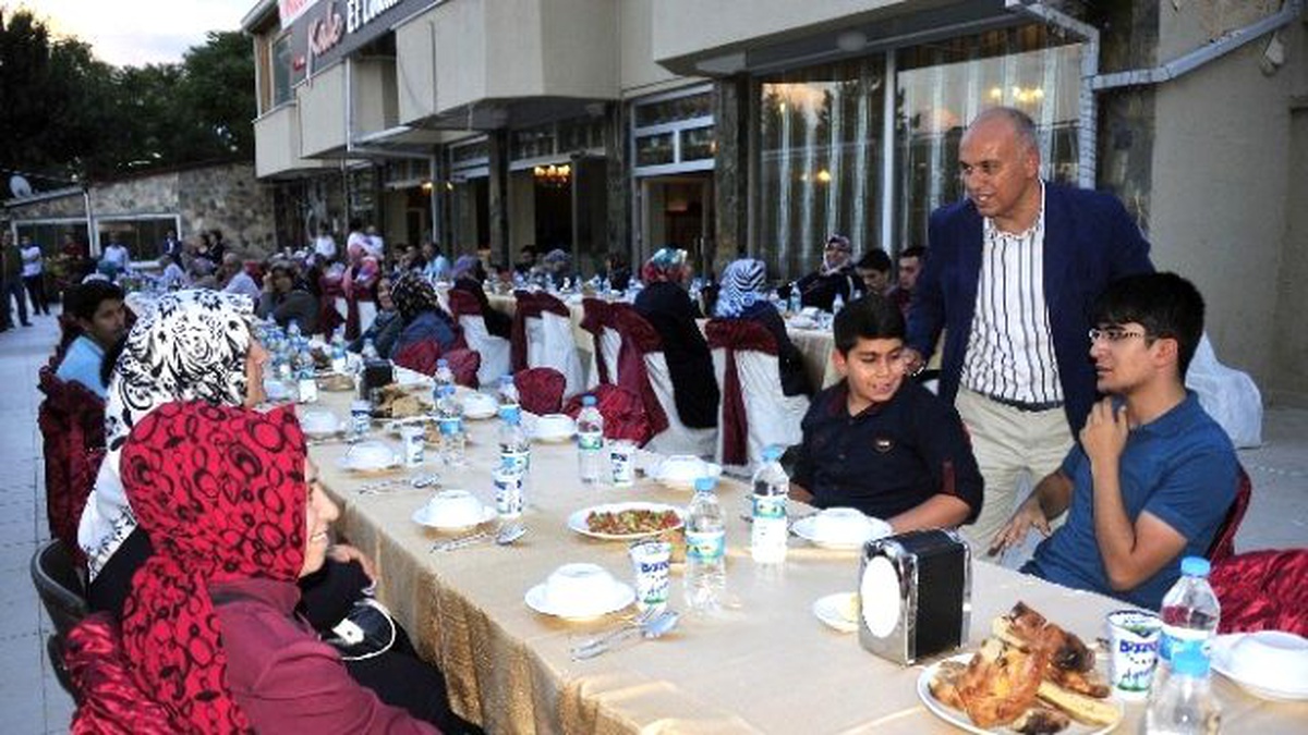 Karaman Belediyeden Yetim ve Öksüzlere İftar