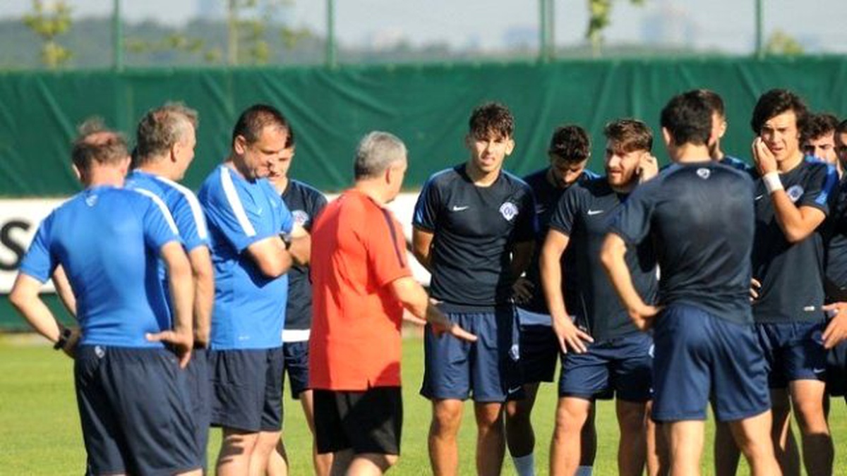 Kasımpaşa\'da Yeni Sezon Hazırlıkları Sürüyor