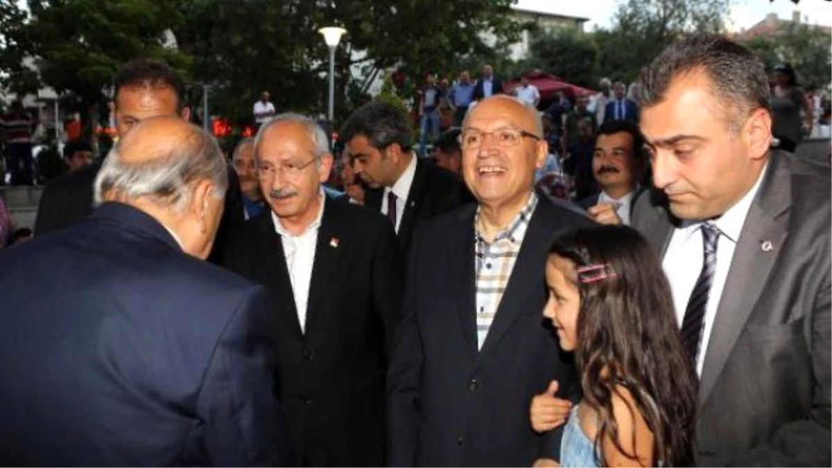 Kılıçdaroğlu, Yenimahalle\'de İftar Yaptı