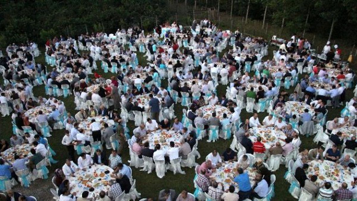 Köktaş, Baba Ocağında İftar Verdi