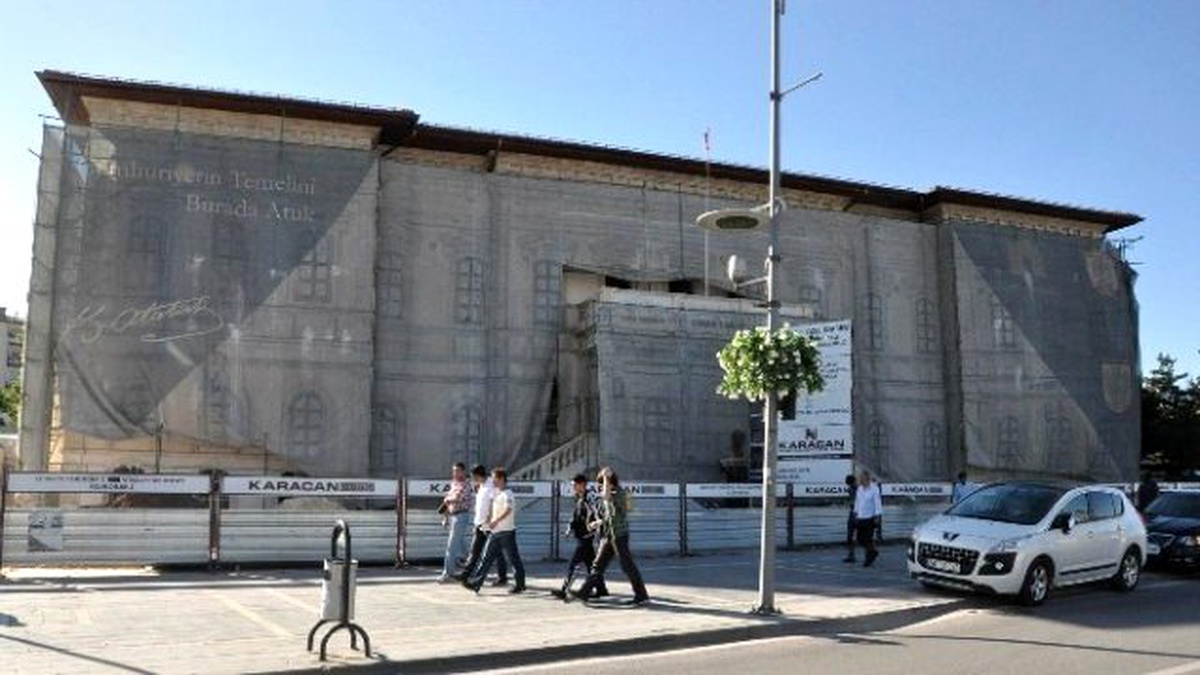Kongre Müzesi\'nin Orijinal Resimli Brandası Kaldırılıyor