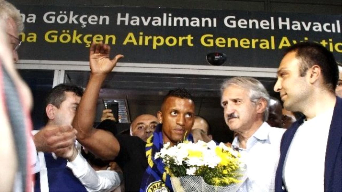 Luıs Nanı, Fenerbahçe\'ye İmza Atıyor