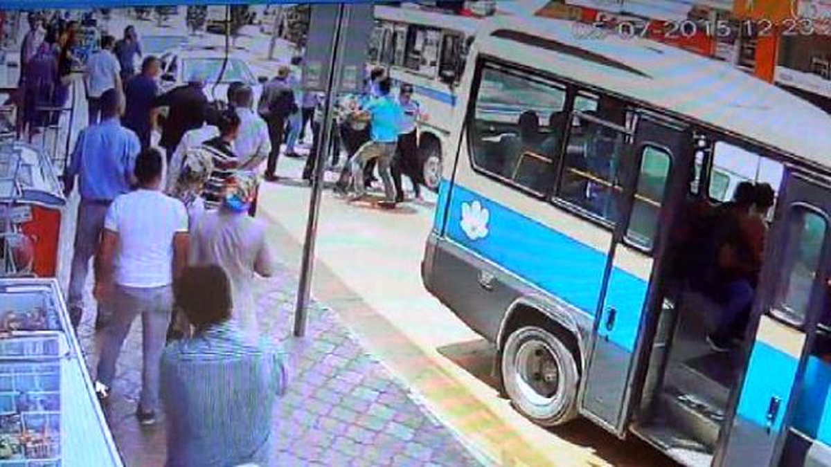 Karabük\'te Minibüs Şoförlerinin Yolcu Kavgası