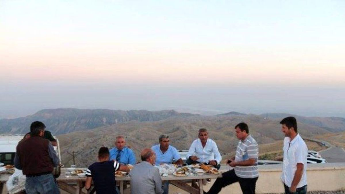 Nemrut\'ta Turistlerle İftar