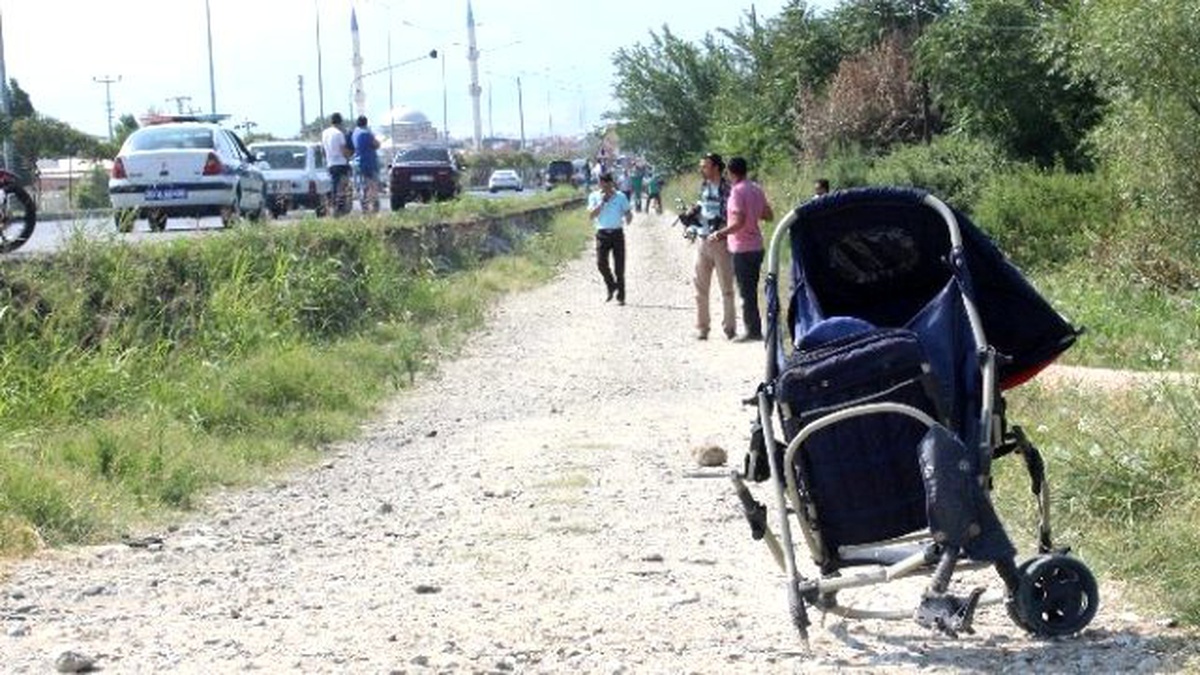Otomobilin Çarptığı Anne ve Bebeği Hayatını Kaybetti