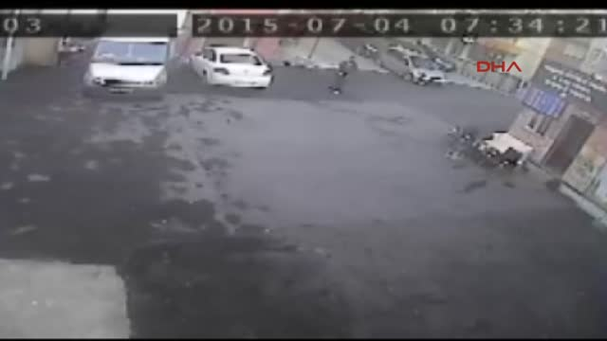 Otoparktaki Otomobil Hırsızlığı Güvenlik Kamerasında