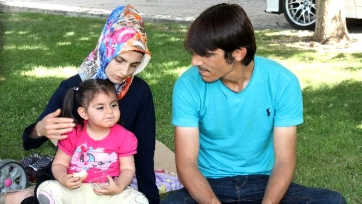 Televizyon Programında Evlenen Çift, Ramazanı Otogar\'da Geçiriyor