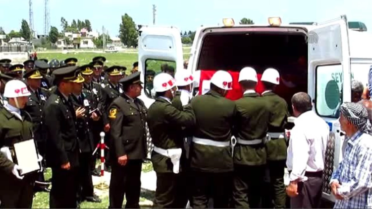 Şehit Jandarma Er Şahabettin Atak\'ın Cenazesi Toprağa Verildi