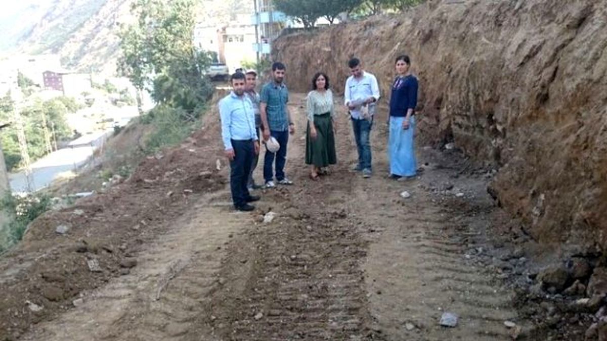 Şemdinli\'de Yol Yapım Çalışması