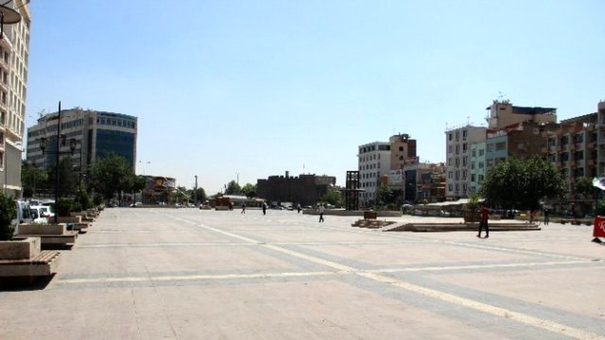 Sıcaklar Diyarbakır\'ı Hayalet Şehre Dönüştürdü