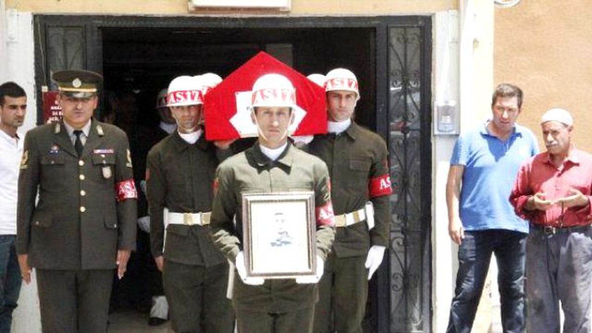 Suriye Sınırında Şehit Olan Asker Memleketine Uğurlanıyor (2)