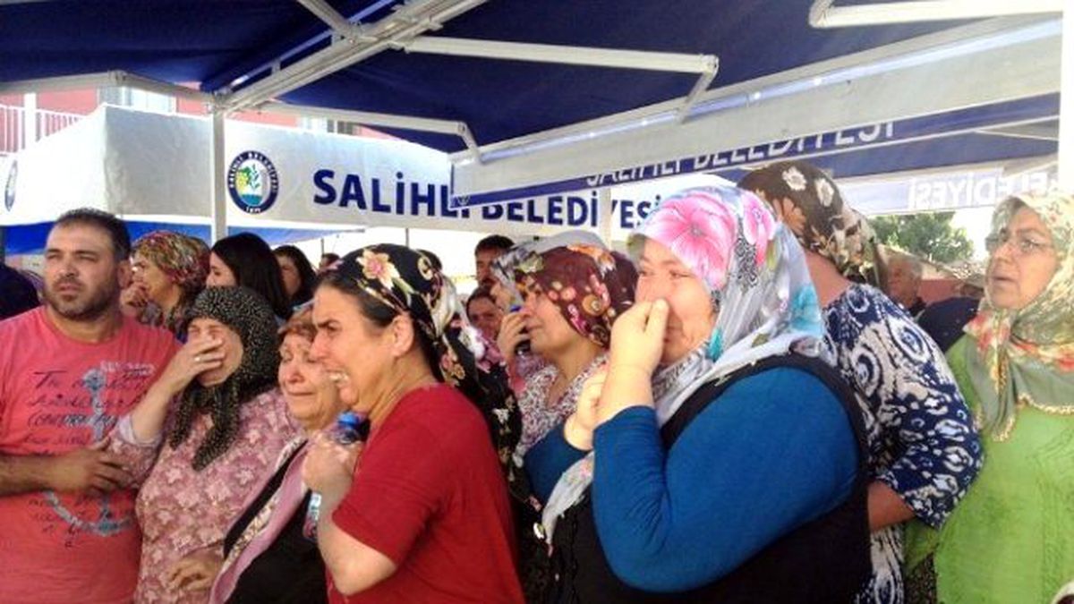 Tarım İşçileri Yan Yana Defnedildi