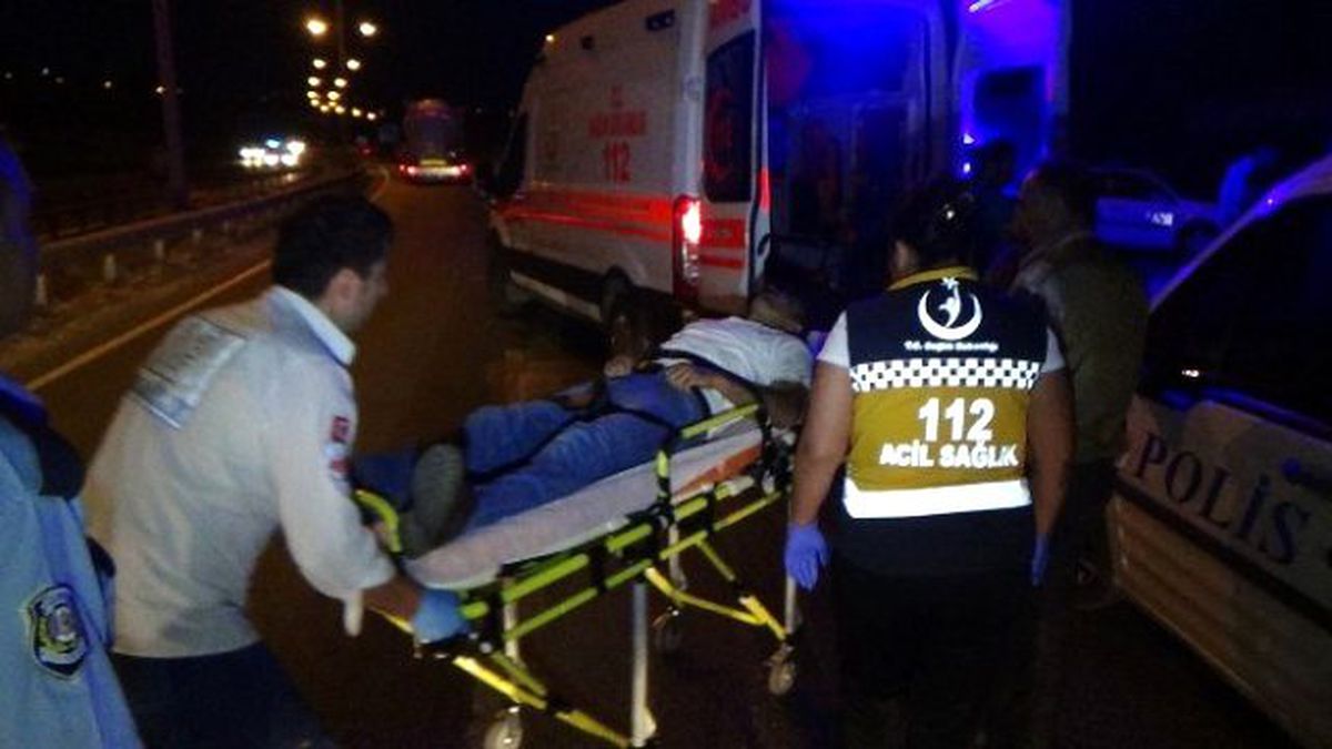 Tekirdağ\'da Kırmızı Işıkta Kavga: 3 Yaralı