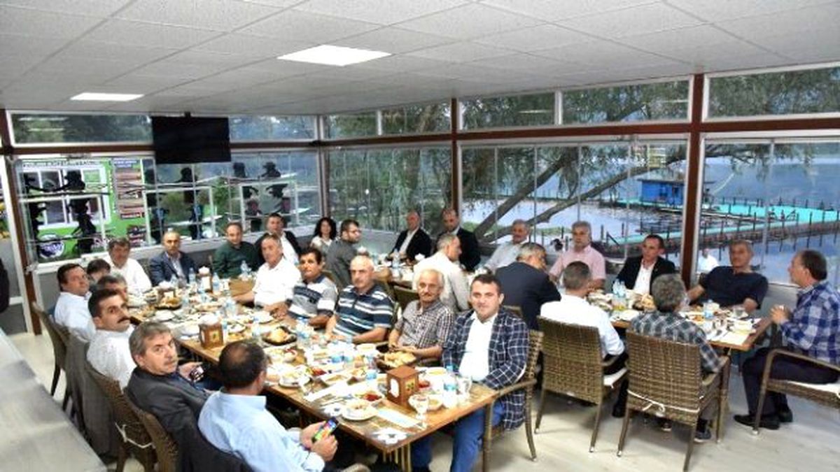 Üzülmez, Kartepeli Muhtarlarla İftarda Buluştu