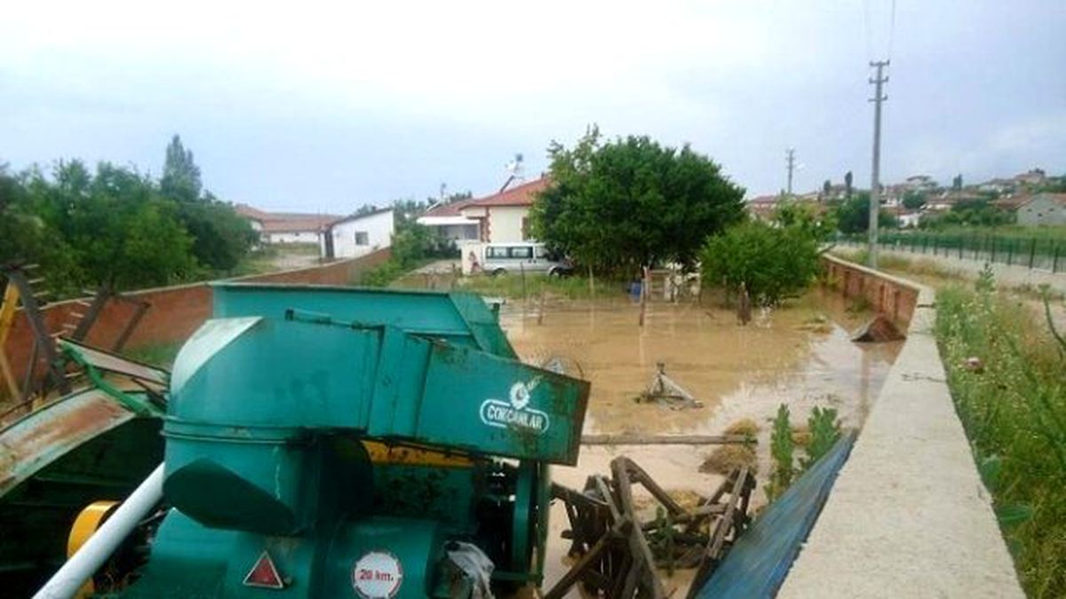 Afad Ekipleri Sel Baskının Yaşandığı Çobanlar İlçesinde Hasar Tespiti Yaptı