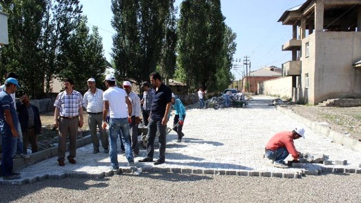 Ağrı Belediyesinin Yol Yapım Çalışmaları