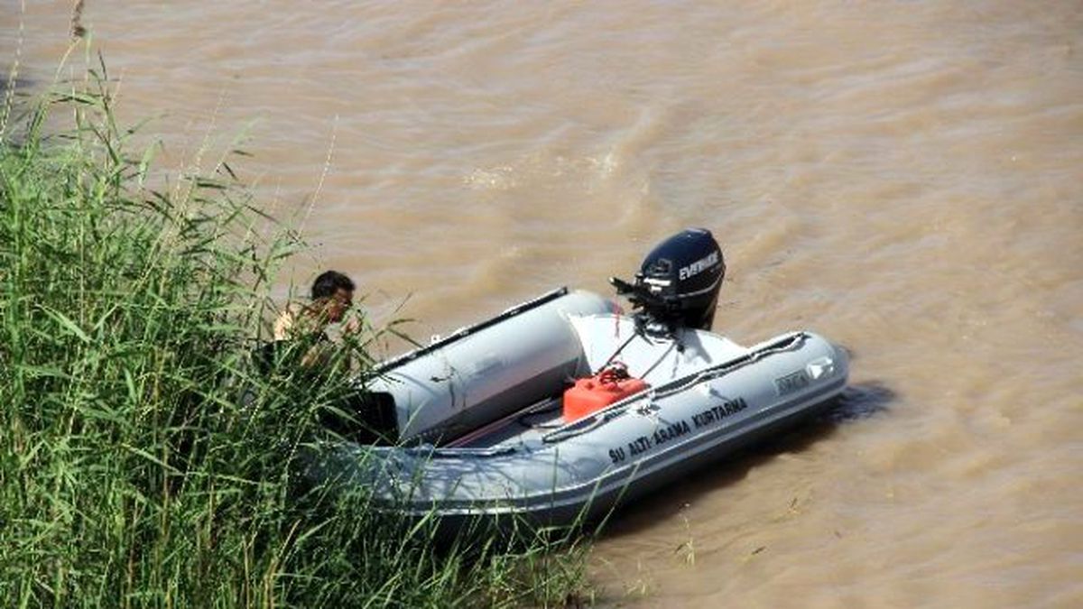 Ailesi Karadan, Ekipler Botlarla Aramaya Çıktı