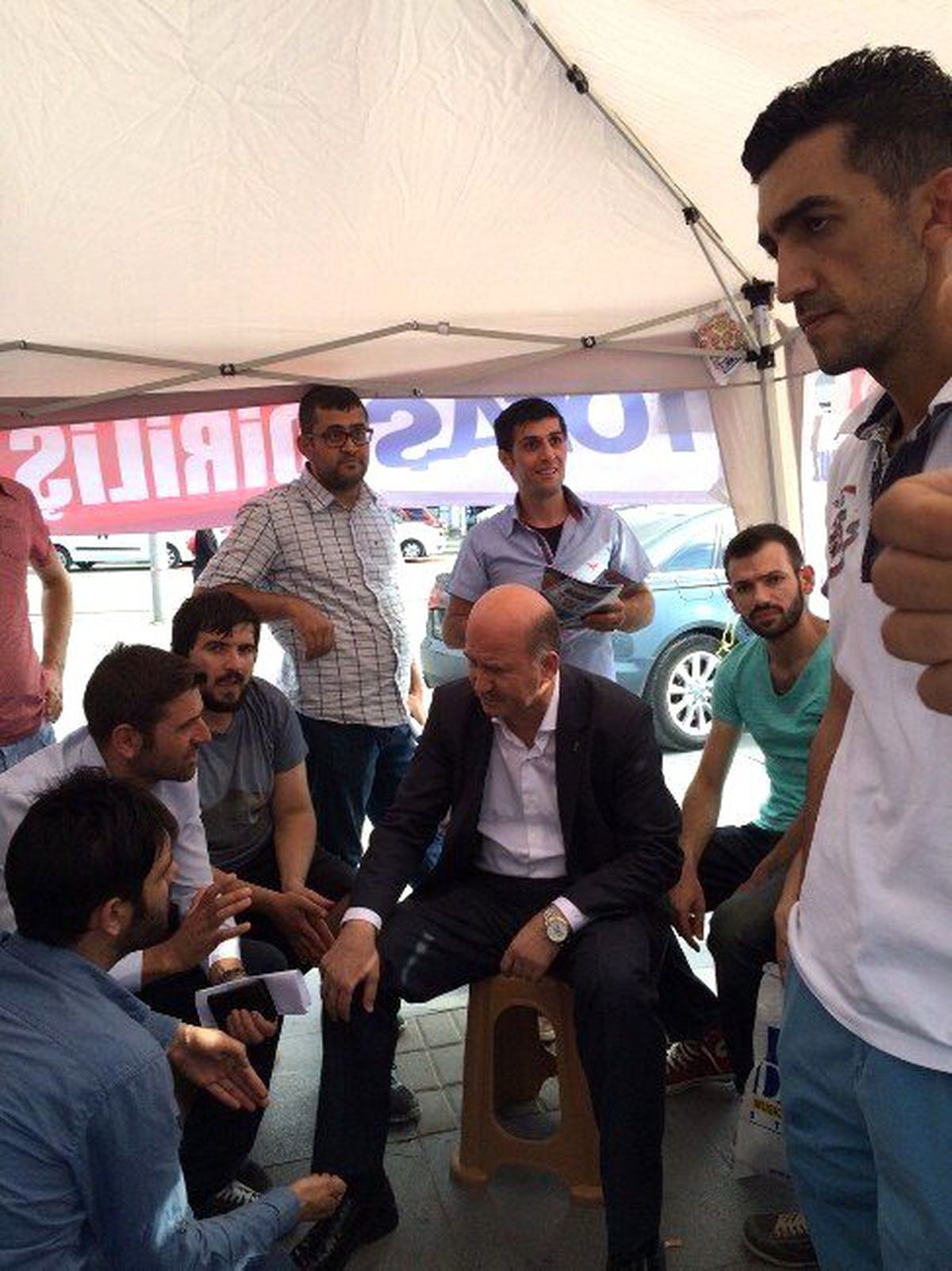 AK Parti İl Başkanı\'na Çadırda Eylem Yapan Tofaş İşçilerine Destek