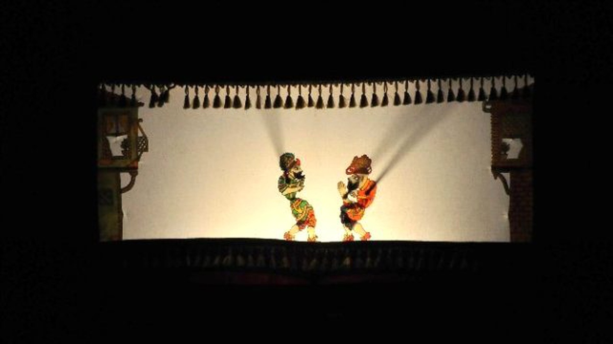 Akşehir\'de Karagöz Hacivat Gösterisine Büyük İlgi