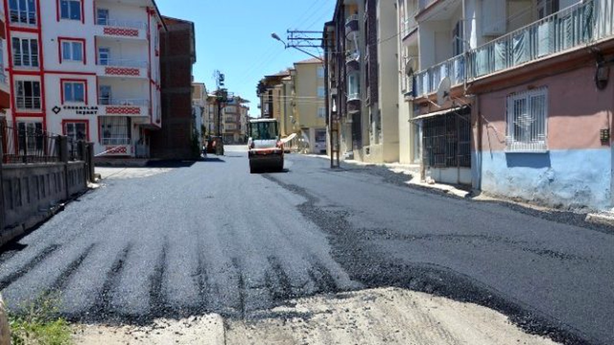 Asfalt Çalışmasını Büyükşehir ve Yeşilyurt Belediyesi Birlikte Yapıyor