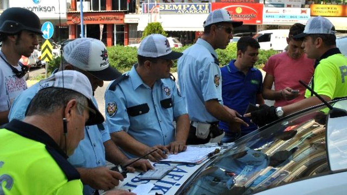 Aydın Trafik Polisleri Kurallara Uymayan Gençleri Affetmedi