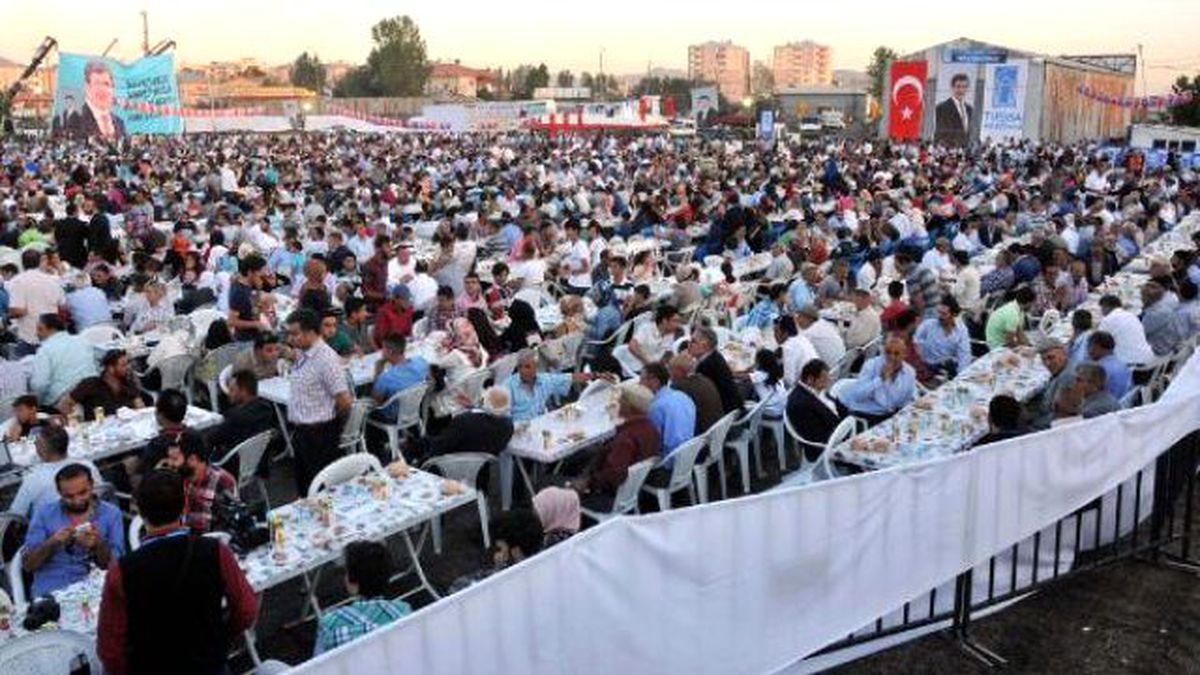 Başbakan Van\'da İftara Katıldı