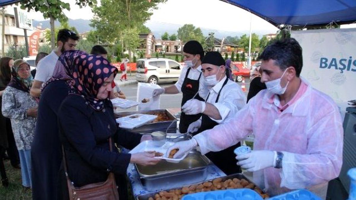 Başiskele\'de Halk İftarlardan Memnun