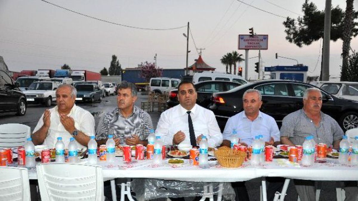 Başkan Can Kamyoncu Esnafıyla Orucunu Açtı