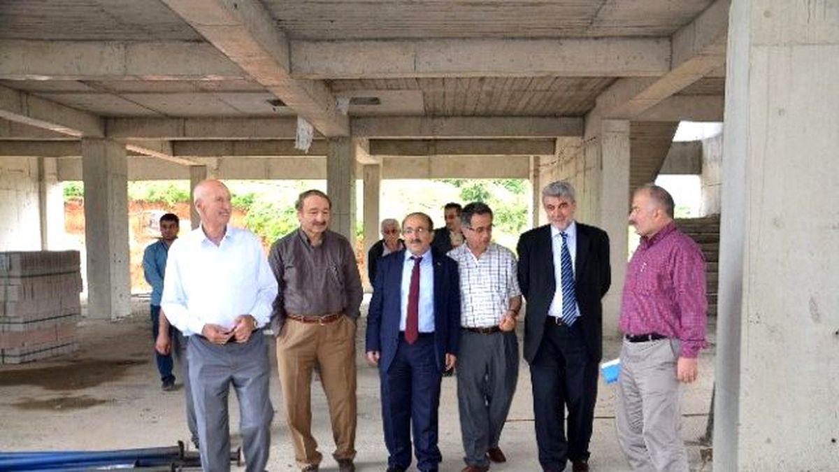 Başkan Gümrükçüoğlu Özak\'la Kur\'an Kursu İnşaatını İnceledi