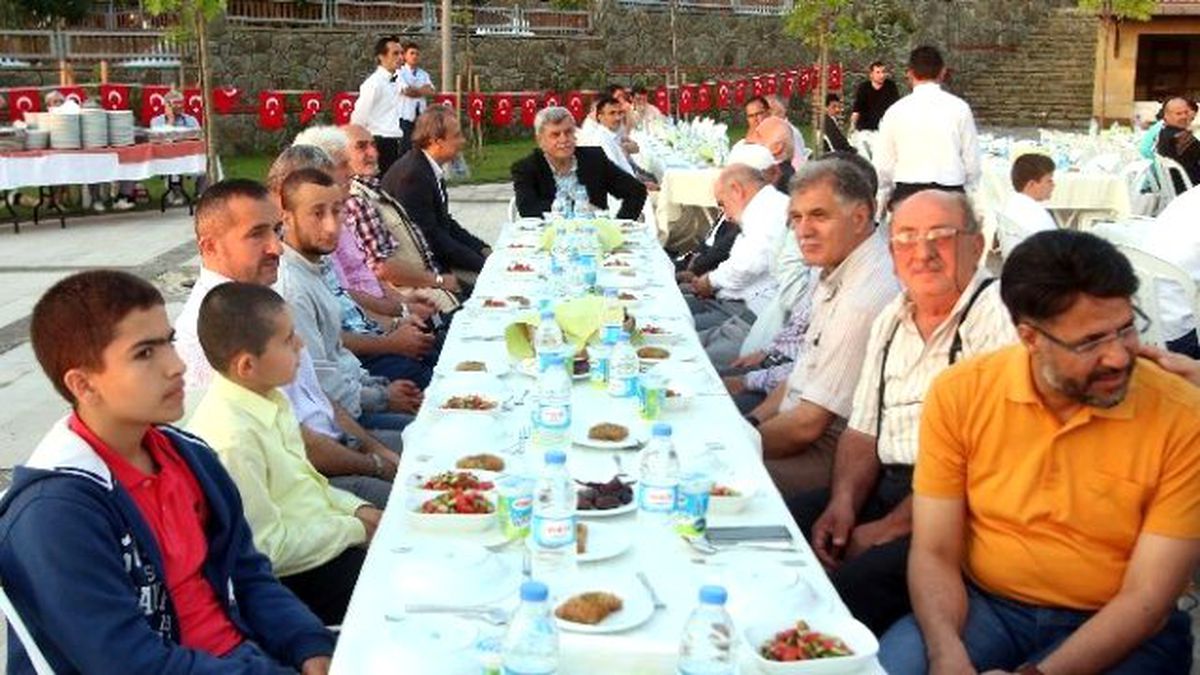 Başkan Karaosmanoğlu, Hafızlarla İftarda Buluştu