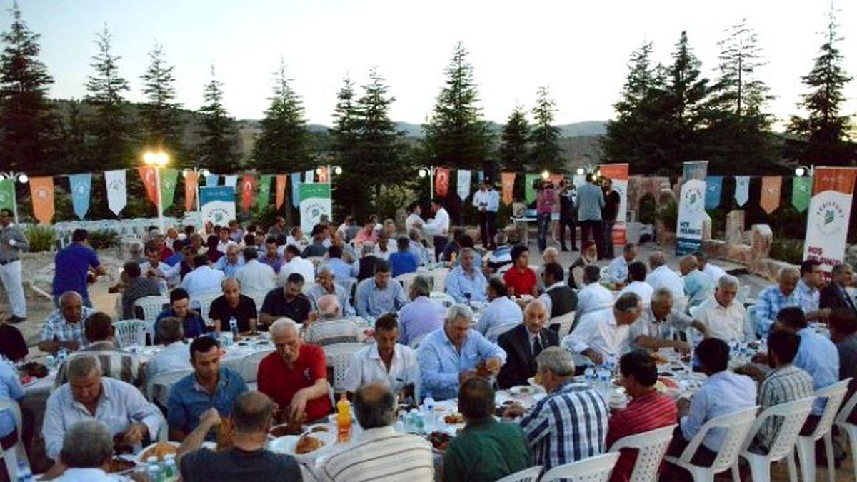 Başkan Polat, 82 Mahalle Muhtarı ile İftar Yaptı