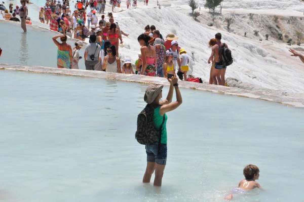 Beyaz Cennette Her Gün Milyonlarca Kişi Selfie Çekiyor